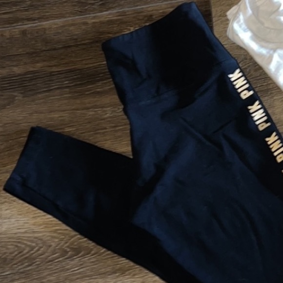 VS Pink Leggings 🌼 - Picture 4 of 5